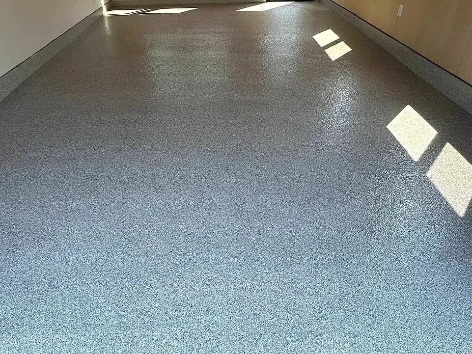 Flake basement floor, a residential project by Lunex