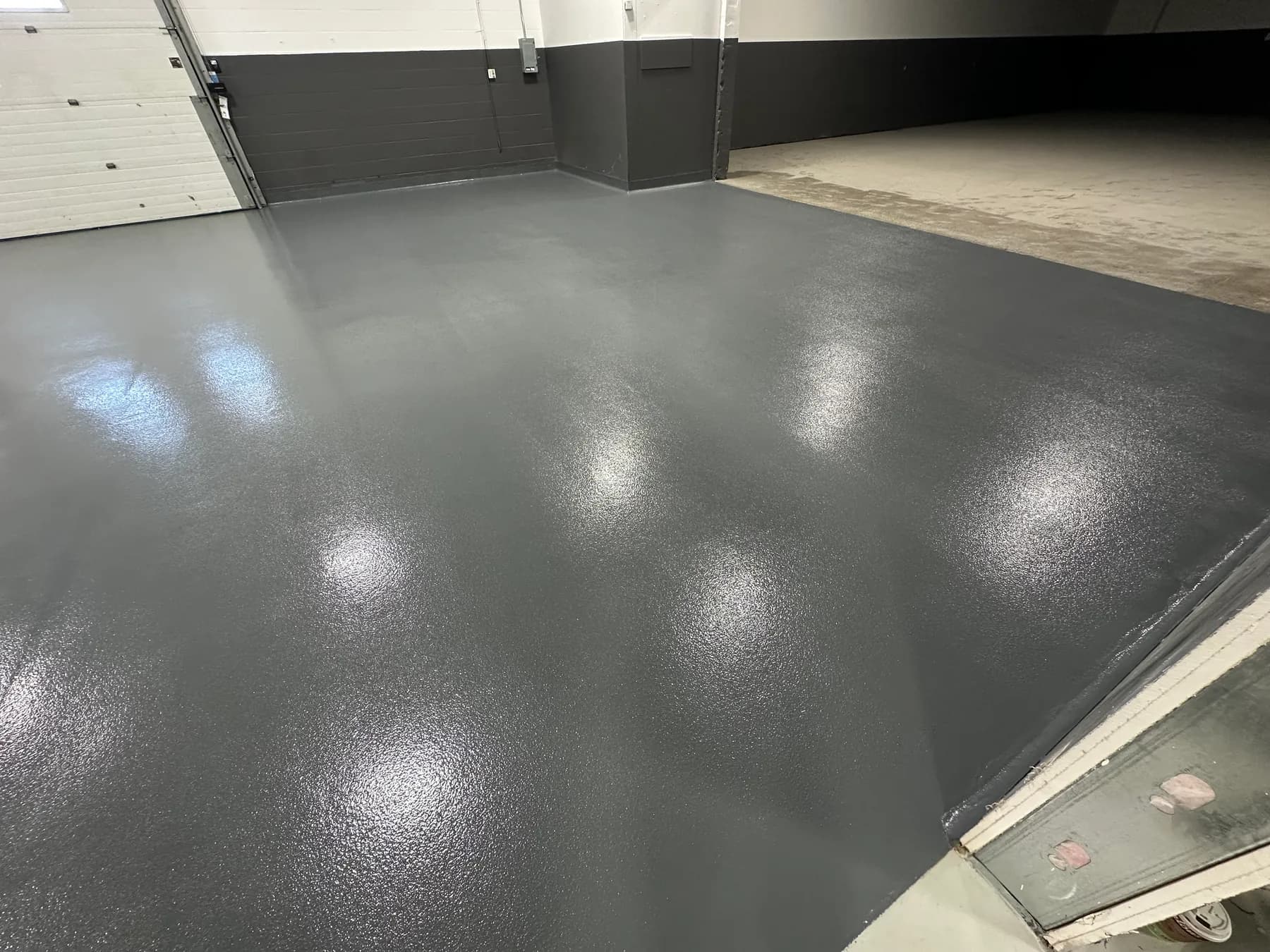 Flake floor, commercial unit, a industrial project by Lunex