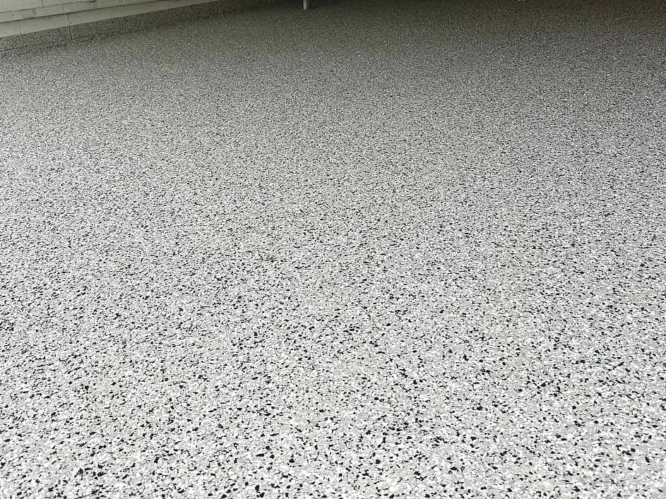 Grey & white flake garage, a residential project by Lunex