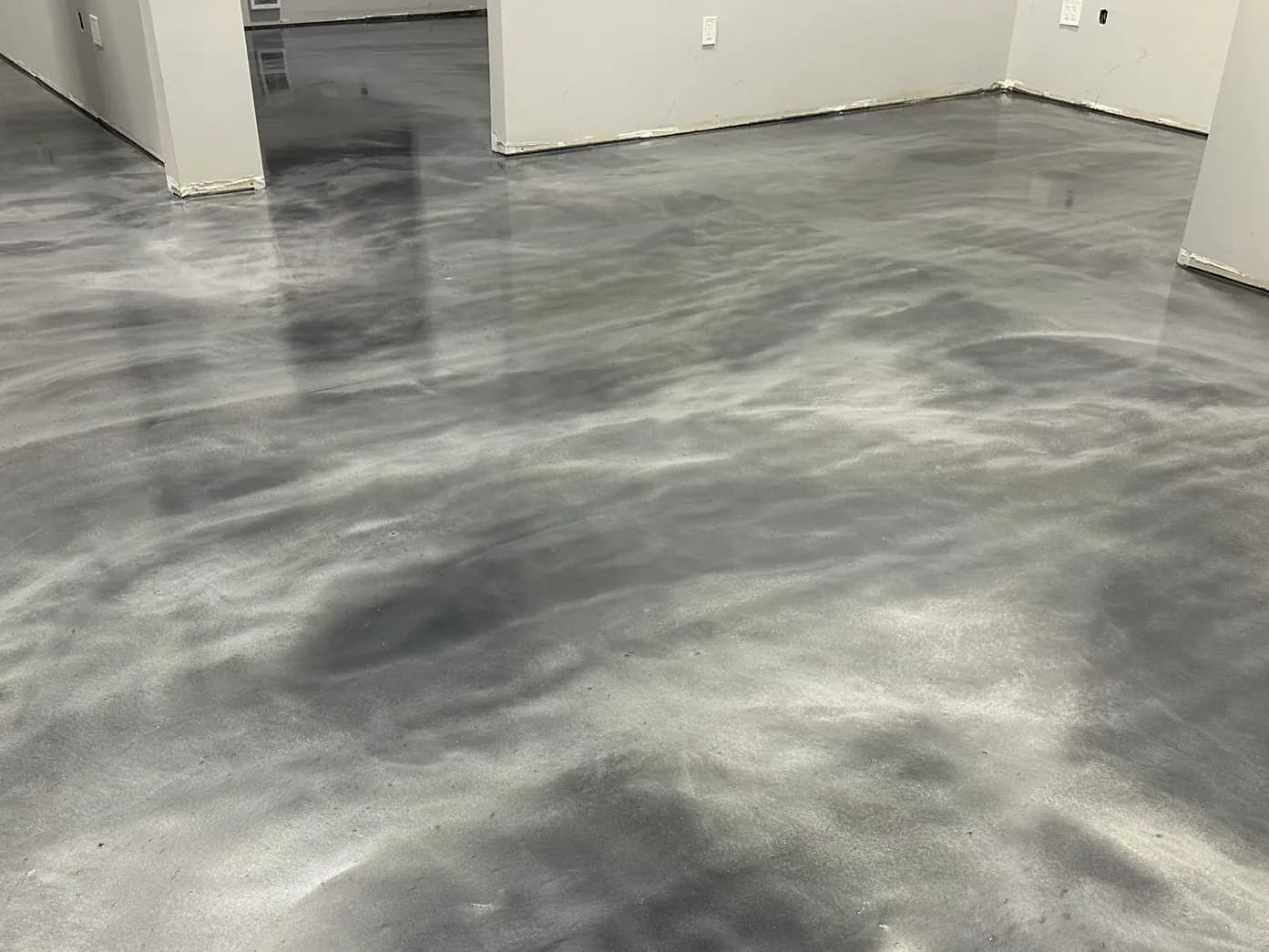 Marble-effect metallic floor, a decorative project by Lunex