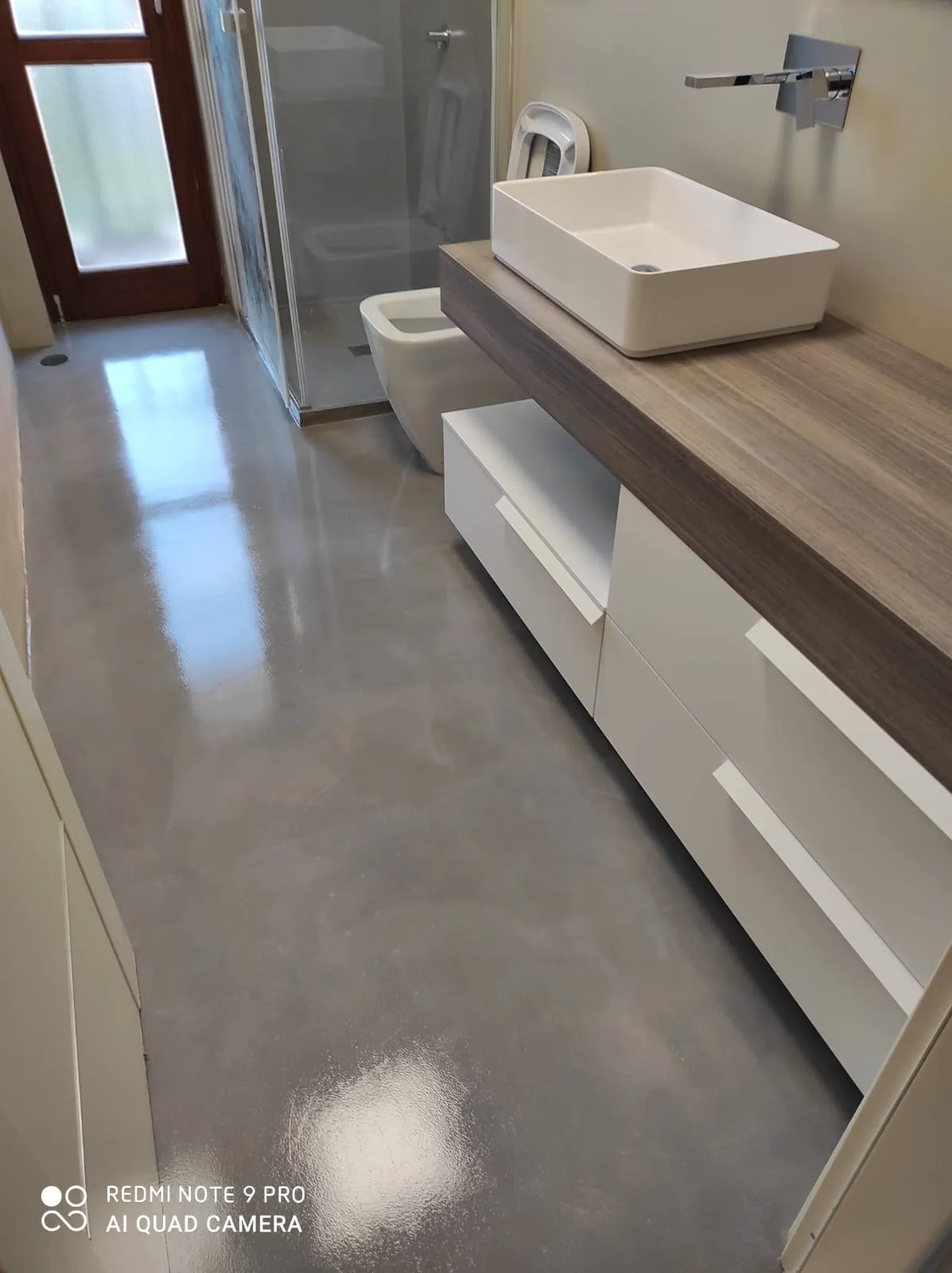 Polished floor, bathroom, a polished project by Lunex