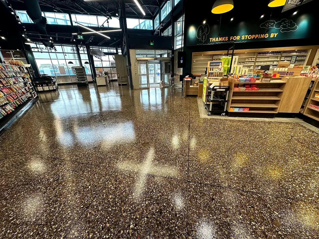 Polished retail entrance, a polished project by Lunex