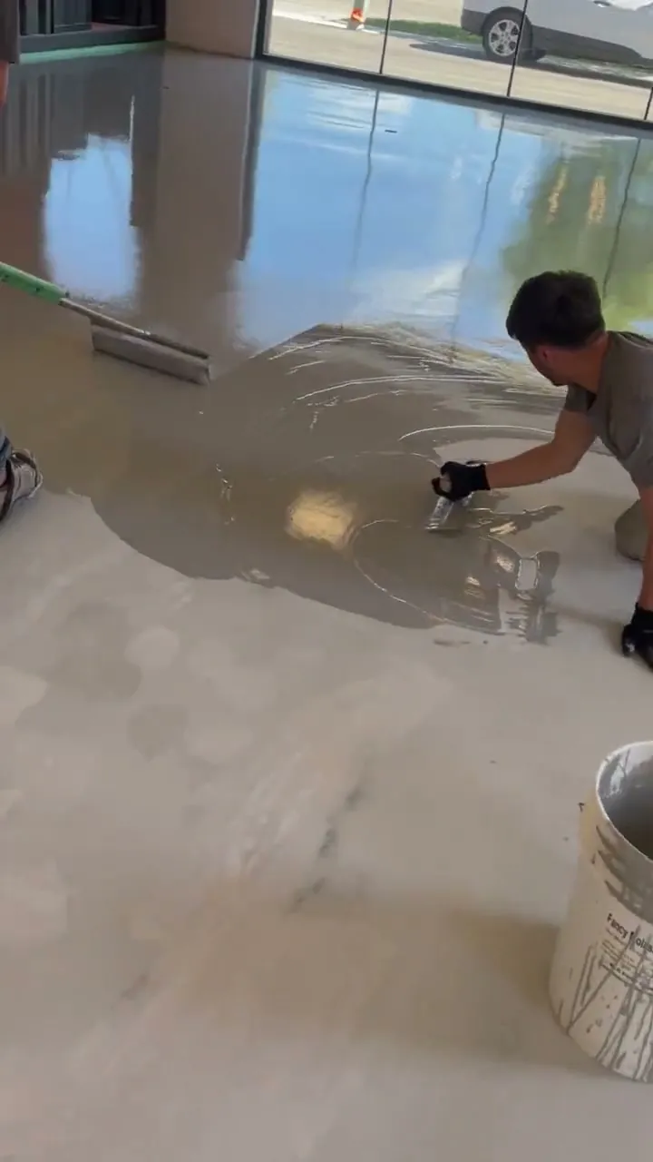 Pouring a seamless floor, a decorative project by Lunex